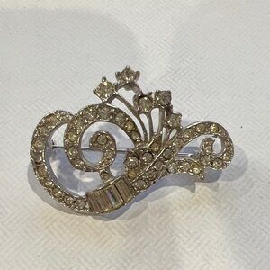 25 Vintage Champagne and Clear Rhinestone Flower Swirl Brooch